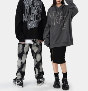 เสื้อฮู้ดดี้โอเวอร์ไซส์ลายกราฟิกประดับเพชรแบบพรีเมียม ดีไซน์กระเป๋าหน้า แฟชั่นลำลองสำหรับทุกเพศ เหมาะสำหรับใส่ในฤดูใบไม้ร่วง - Product Image 5