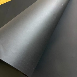 Papier kraft laminé noir en rouleau ou en feuilles, anti-frisottis et écologique, pour la création d'albums photo - Product Image 1