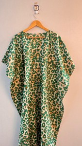 Robe longue maxi en coton imprimé léopard vert bohème pour femme, coupe ample, cache-maillot de plage, col en V, robe d'été - Product Image 2