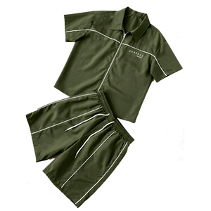 ชุดเสื้อผ้าถักลำลองสำหรับผู้ชาย คอลเลคชั่น 2026 สไตล์ใหม่ ซิปหน้า โลโก้ ระบายอากาศได้ดี สีพื้น ชุดเซ็ตเสื้อเชิ้ตและกางเกงขาสั้นสองชิ้นสำหรับฤดูร้อน - Product Image 1