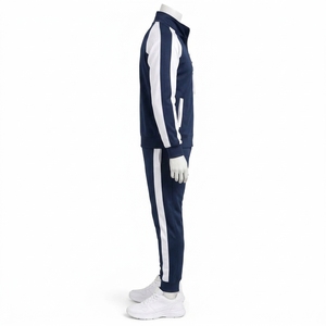Conjunto Deportivo Masculino Premium para Uso Diario, con Costuras Resistentes para Mayor Comodidad y Durabilidad, Tejido Suave y Diseño Moderno - Product Image 3