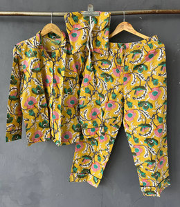Ensemble de pyjama imprimé tendance, vêtements de détente en coton doux, vêtements de nuit confortables pour la maison - Product Image 1