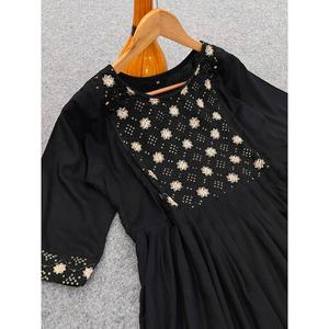 เย็บปักถักร้อยเรยอนหนึ่งชิ้นสีดำอันนาลกาลี - Product Image 3