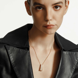 Collar con Colgante de Pirámide para Mujer, Chapado en Oro de 18K, Circonita Cúbica, Corte Brillante Redondo, Cadena de Aleación, Estilo Clásico, Uso Diario - Product Image 3
