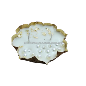Vela decorativa perfumada Urli con copos de oro y perlas 11,4 cm Cuenco floral Cera de parafina blanca Diwali Regalo - Product Image 5