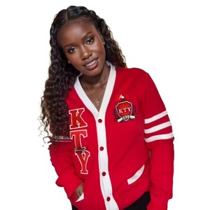 Cardigan de sororité pour femmes de haute qualité, tendance, avec logo sur le devant, en coton molletonné, long, rouge, pour toutes les saisons - Product Image 4