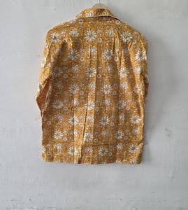 Exquisito Conjunto de Pijama de Algodón con Estampado Floral en Amarillo Mostaza, Camisa con Botones y Cuello con Muescas, y Pantalones de Pierna Recta - Product Image 4