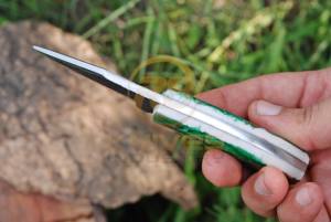 Cuchillo de Desollado de Damasco Hecho a Mano Directo de Fábrica – Cuchillo EDC para Camping con Mango de Resina - Product Image 3