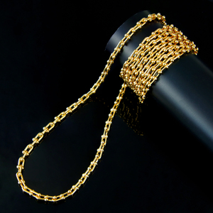 Collier long de luxe couleur or pour mariage à Dubaï, plaqué or 21 carats, chaîne fer à cheval de style italien pour femme, idéal pour événements et soirées - Product Image 3