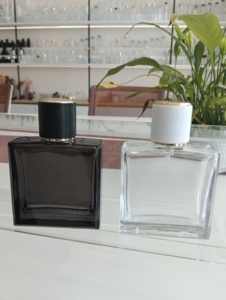 ขวดน้ำหอมขายส่งในสต็อก 30 มล. 50 มล. 100 มล. ขวดน้ำหอมแก้วเปล่าทรงแบนหรูหรา ดีไซน์โดดเด่น พร้อมฝาแม่เห<span class=keywords><strong>ล</strong></span>็ก - Product Image 3