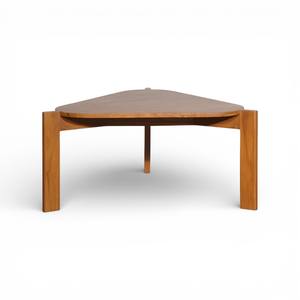 Mesa de Centro Triangular Estilo Pierre Jeanneret, Madera Sólida Hecha a Mano, Mesa Baja para Sala de Estar y Lounge de Hotel de Lujo, Venta al Por Mayor - Product Image 2