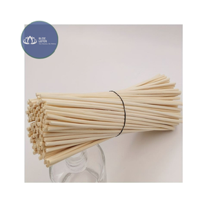 Bâtonnets diffuseurs en rotin naturel Blue Lotus Lucy, les plus vendus, pour une utilisation domestique sans flamme et un ensemble de recharge de parfum durable - Product Image 1