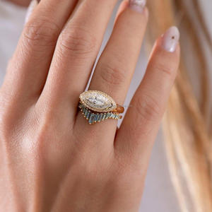 Bague de fiançailles unique pour femme en or jaune massif 10K/14K/18K avec diamants marquise, baguette et ronds de luxe cultivés en laboratoire - Product Image 4