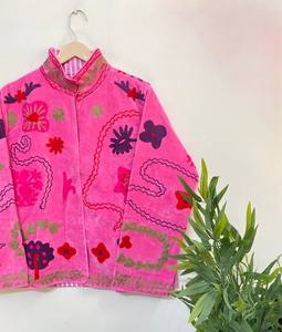 Veste en velours brodée de style indien Suzani |   Vêtements d'hiver matelassés pour mariage, festival, fête, vacances. - Product Image 5