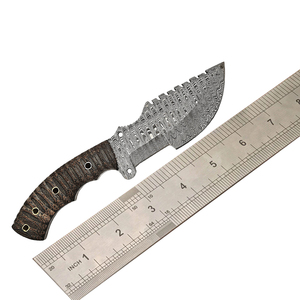 Couteau Tracker en Acier Damas Personnalisé, Lame Serrée, Lame Fixe, Outil de Survie pour le Camping et la Chasse - Product Image 1