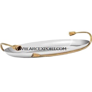 Nouveau plateau de décoration de table design en métal argenté avec 2 poignées dorées concevant un grand plateau de service de nourriture moderne de restaurant élégant - Product Image 1