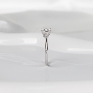 แหวนเพชรทรงปรินเซสคัท 1 กะรัต สวยหรู ได้รับการรับรองจาก IGI เพชรเพาะเลี้ยงในห้องปฏิบัติการ แหวนทองคำขาว 14K สำหรับหมั้นและแต่งงาน เครื่องประดับสำหรับผู้หญิง - Product Image 6