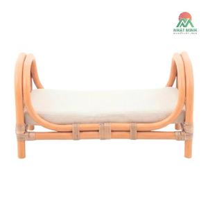 Lit/berceau pour poupée en rotin tressé à la main – un jouet pour enfants et un objet de décoration intérieure fabriqué au Vietnam, adapté aux enfants de 2 à 13 ans. - Product Image 1