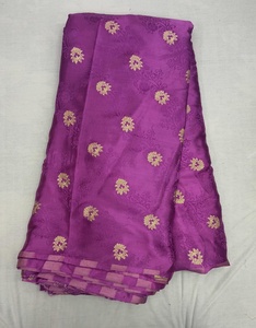 Tela de Crepé Jacquard de Seda Pura con Diseño Floral, Material Textil al por Mayor para Vestidos, Saris y Trajes de Mujer - Product Image 1