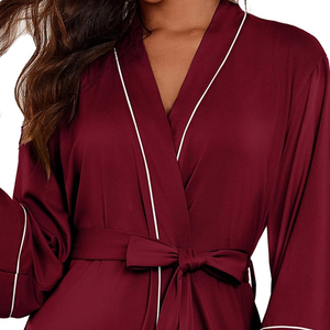 Robe en soie douce bordeaux pour femme, manches 3/4, col en V, style cache-cœur avec ceinture et bordure blanche - Product Image 4