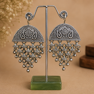 Fournisseur en gros Boucles d'oreilles pendantes vintage en forme de goutte d'eau, plaquées argent oxydé, faites à la main, non toxiques, design unique, pour mariage féminin - Product Image 1