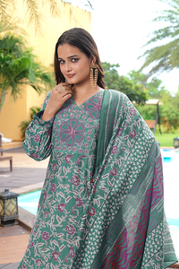 Nuevo Conjunto de Kurti Verde Elegante para Mujer, Manga Larga, Algodón y Seda, Completamente Cosido, para Ocasiones Formales y Festivas - Product Image 4