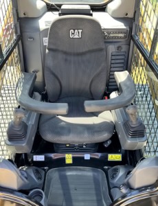 Cargadora compacta sobre orugas 299D3 del 2022 con pocas horas de uso, lista para trabajar - Product Image 4