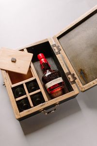 Boîte à vin en bois artisanale avec logo personnalisé pour la présentation et le rangement d'une seule bouteille de vin en cadeau - Product Image 6