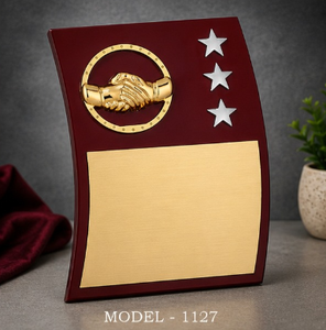 Placa de Madera Modelo 1127 con Emblema de Mano de Obra en Oro y Tres Estrellas para Regalos de Agradecimiento - Product Image 6