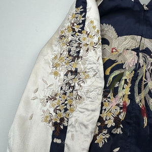 Chaqueta Sukajan con Diseño Personalizado, Bordado Satinado Elegante, Transpirable, Ecológica, Ligera, para Invierno, Estilo Urbano Informal - Product Image 3