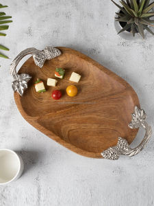 Bandeja DE SERVICIO DE MADERA clásica con mango de metal Color y tamaño personalizados Diseño moderno para uso en el hogar Hotel Restaurante Boda - Product Image 3