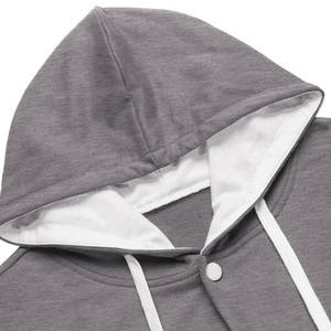 Chaqueta Varsity Premium de Lona para Hombre |   Mangas en contraste azul marino y blanco hielo |   Chaqueta Bomber de Forro Polar con Letras Bordadas, Impermeable, Estilo Urbano - Product Image 3