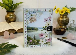 Carnet en cuir rechargeable fait main à motifs floraux, journal vintage personnalisable et réutilisable, cadeau idéal pour femmes et écrivaines - Product Image 3