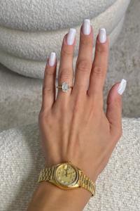 Anillo Solitario de Diamante Cultivado en Laboratorio con Corte Esmeralda de 2.50 Quilates _ D-VVS2 Certificado por IGI _ Anillo de Compromiso de Oro Amarillo de 18k - Product Image 5