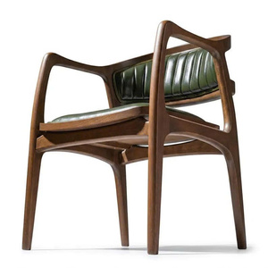 Fauteuil moderne en noyer massif avec dossier incurvé et revêtement en cuir PU, chaise de salle à manger faite à la main par Toan Phong - Product Image 5
