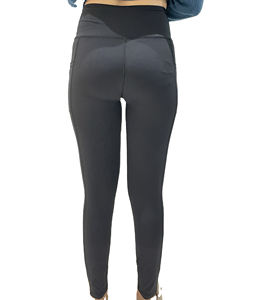 Leggings de yoga noirs taille haute à prix abordable avec logo imprimé par transfert thermique, longueur intégrale, extensibles dans quatre directions, sans coutures - Product Image 3