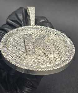 Colgante de Letra K con Moissanita VVS de Corte Redondo, Plata 925, Micro Pavé, Corte Baguette, Charm Temático, Regalo Unisex - Product Image 2
