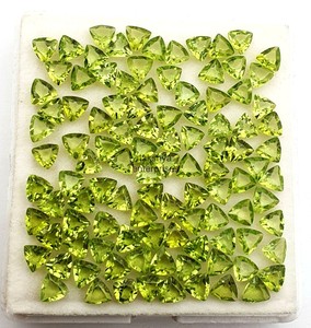 Peridoto natural tallado en trillón, piedra preciosa suelta de 5 mm, facetada y calibrada, peridoto verde para la fabricación de joyas, peridoto genuino. - Product Image 4