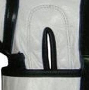 ถุงมือชกมวย MMA แบบครึ่งนิ้ว รุ่นที่ห้า ยี่ห้อ Fairtex ทำจากหนังแท้ ระบายอากาศได้ดี น้ำหนักเบา พร้อมสายรัดข้อมือปรับได้ - Product Image 4