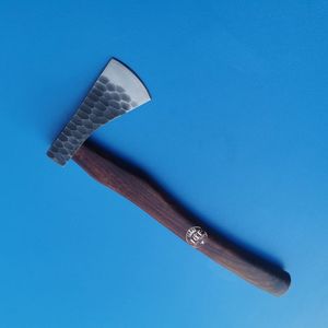 Hacha de Acero de Damasco Hecha a Mano de Alta Calidad con Mango de Madera y Funda de Cuero, Hacha Perfecta para Acampar y Cazar, Regalo para Padre - Product Image 1