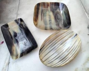 Plateau de service en corne de buffle naturelle ILAHI, écologique, durable, poli et sculpté, à un seul niveau, design moderne pour la salle de bain - Product Image 5