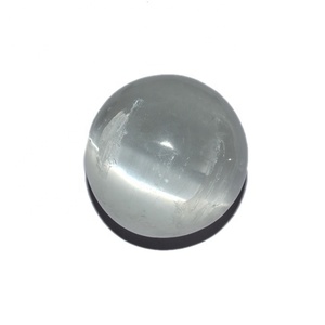 Belle sphère de cristal sculptée en sélénite, pierre précieuse naturelle, énergie de guérison, thème mascotte pour la décoration - Product Image 1