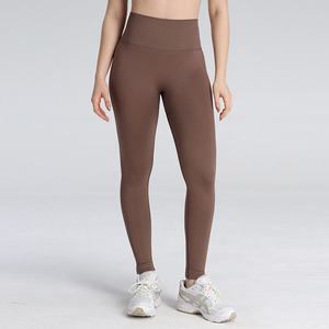 Legging Capri Gainant Personnalisé pour Femme – Taille Haute, Effet Seconde Peau, Idéal Entraînement - Product Image 1