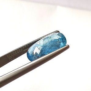 Pierre précieuse naturelle de 6,0 carats en aquamarine bleue vif, taille coussin, avec jeu de couleurs - Product Image 6