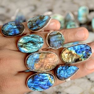 Support de bague artisanal en pierres précieuses de marbre, avec quartz druzy labradorite naturel et pendentif de mariage en métal plaqué pour mariage - Product Image 4