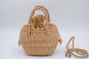 Sac en jacinthe d'eau léger et durable avec deux poignées, sac à main artisanal écologique fabriqué au Vietnam - Product Image 4