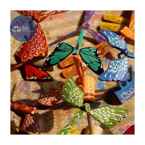 Juguete de Libélula de Bambú Pintado a Mano, Ecológico, para Niños, Actividad al Aire Libre, MEJOR VENDIDO - Product Image 1