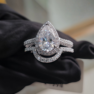 Anillo de compromiso y boda de moissanita de lujo en forma de pera de 3 quilates, conjunto apilable de plata de ley 925, regalo de aniversario para mujer - Product Image 1