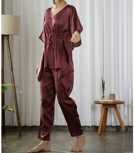 Ensembles coordonnés élégants de kaftans pour femmes, kaftans de Dubaï, adaptés à un usage quotidien, tenue de nuit, vêtements et accessoires conçus. - Product Image 3