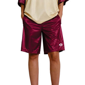 Shorts de football américain pour hommes en satin, taille élastique, panneau rayé, applique étoile, personnalisables, commande en gros OEM - Product Image 1